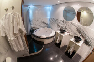 Hotel JACQUES GEORGES Tower Suite Perola (5)